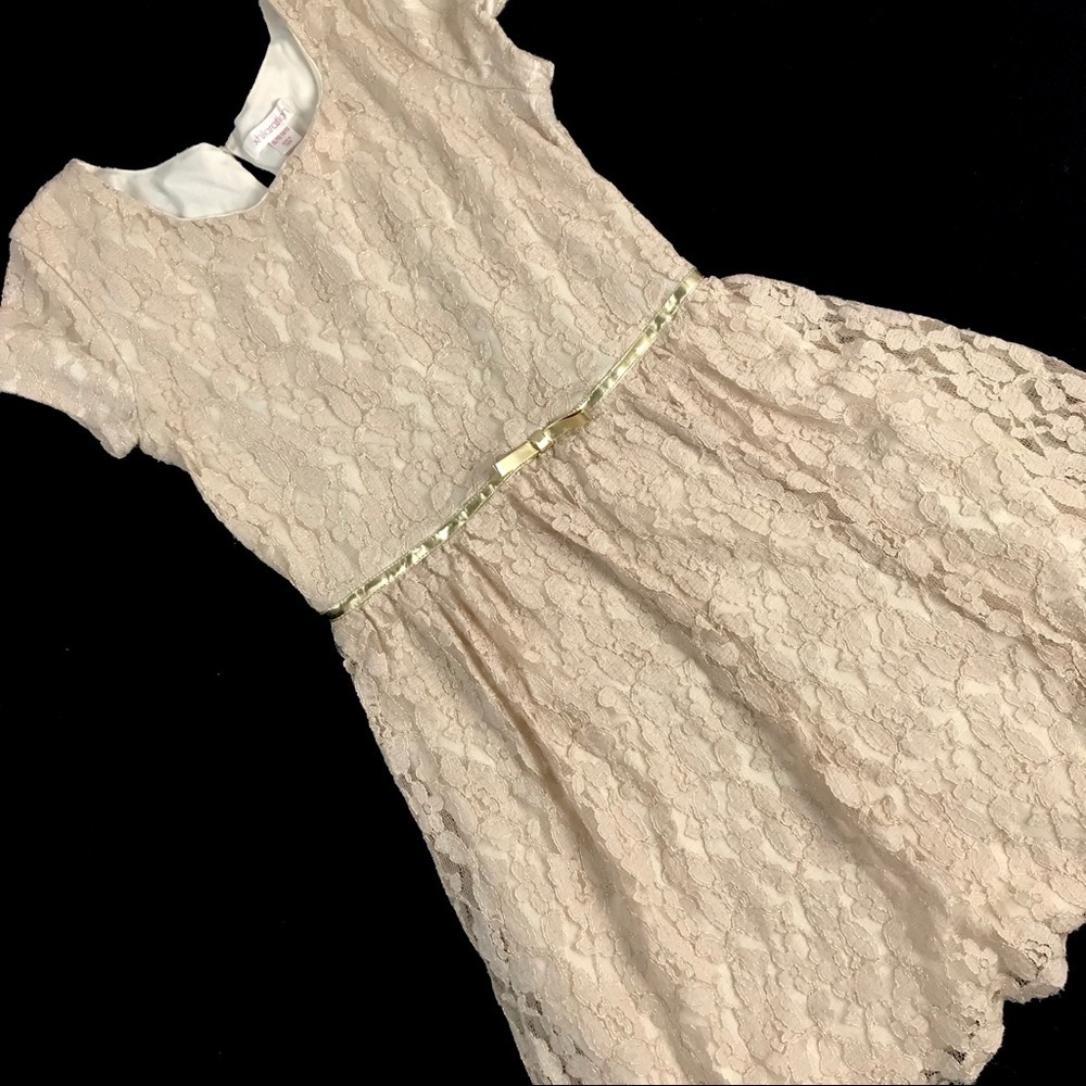 Super Cute 🎀 Cream Lace Dress
